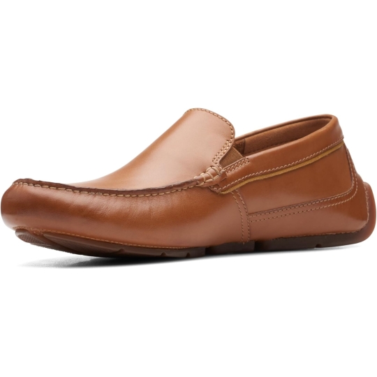 TỰU TRƯỜNG & GIÀY LƯỜI 2025 TỪ CLARKS CHO 500 ANH EM
