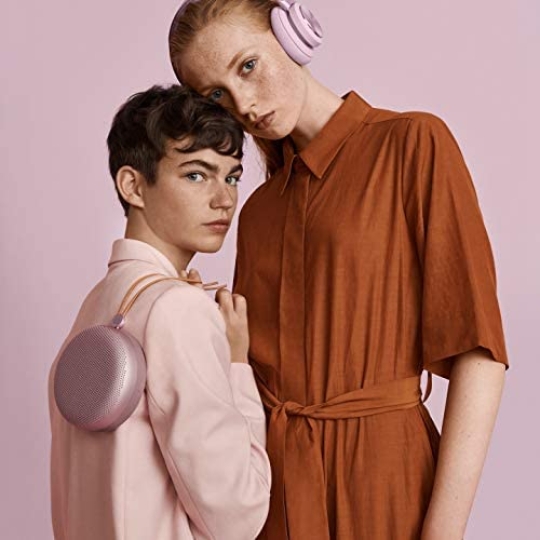 Thanh lý cặp Bang & Olufsen Beoplay A1 chào 8/3