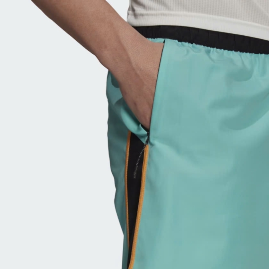 HALLOWEEN & QUẦN SHORT CHẠY BỘ CHUYÊN DỤNG TỪ ADIDAS